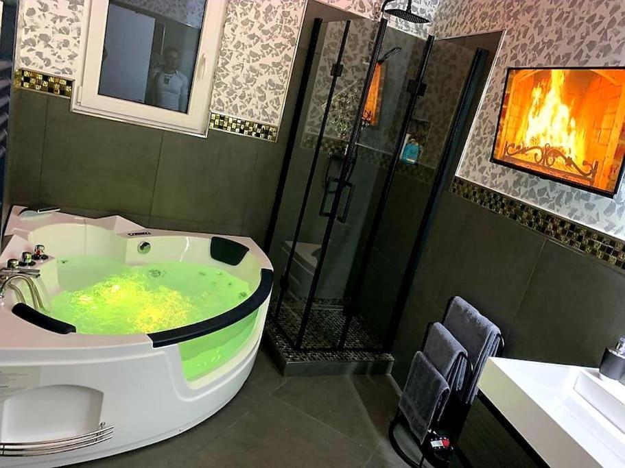 Luxus Loft Whirlpool Designer Kueche Bad * Herdecke