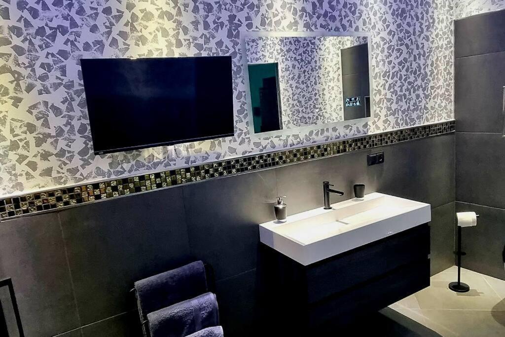 Luxus Loft Whirlpool Designer Kueche Bad Apartment *