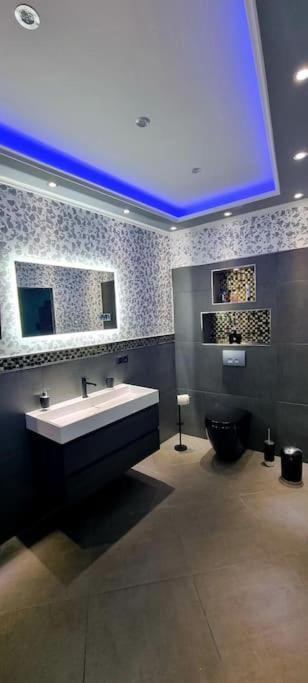 Luxus Loft Whirlpool Designer Kueche Bad *