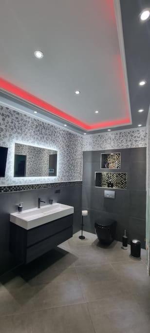 Апартаменты Luxus Loft Whirlpool Designer Kueche Bad *